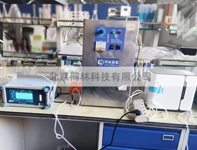 某大學(xué)臭氧催化氧化實(shí)驗設(shè)備使用現(xiàn)場